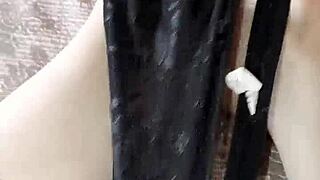 Gretala Si Strofin Il Perizoma Sui Piedini