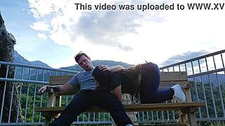 Se La Chupo Al Desconocido En La Montaña