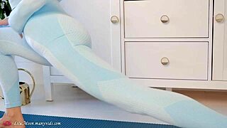 Fitness session with big dildo stretching after solo play in leggings and yoga