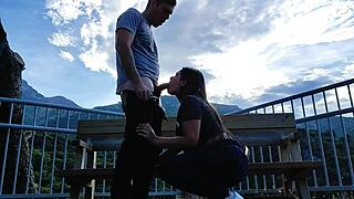 Se La Chupo Al Desconocido En La Montaña