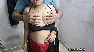 Desi Bhabhi in Saree Gets Fucked by Boyfriend While Husband Is at Office