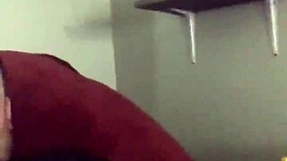 quick jerkoff session ends with big cumshot 😏