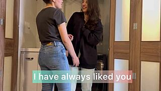 Mi Hermanastro No Está En Casa Y Yo Termino Jugando Con Su Esposa A La Médico Y A La Paciente Para Curar Todos Sus Males Haciendo El Amor Sobre La Lavadora