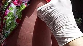 Ele vem da rua e a primeira coisa que faz é chupar o pau sex toy!