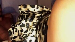 Gostosa rabuda fica com esperma batido na buceta