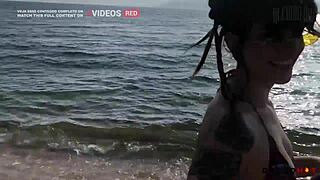 PERVERTIDA MOSTRA OS PEITOS NO MEIO DA PRAIA E ME LEVA PARA AS PEDRAS PRA GENTE FUDER GOSTOSO COMPLETO NO RED