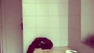 Watch this guy carefully shaving his impressive big dick