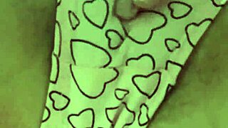 i masturbate my hairy pussy under the table in class!