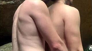 comi um desconhecido que estava batendo uma na trilha