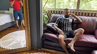 PATRAO NAO RESISTI E FODE EMPREGADA DOMESTICA EM TROCA DE AUMENTO DE SALARIO