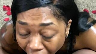 जंगली टिंडर हुकअप बड़े काले लंड से चुदाई