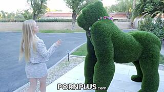 lucky buyer gets unexpected sex from realtor kylie shay