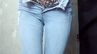 does my teacher send nudes? her tight vagina looks so sexy