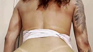 Cheguei do trabalho cheio de tesão e fodi minha mulher na cozinha de casa, transando gostoso