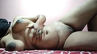 Watch Aunty Masturbating In This Hot Sex Scene!