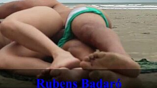 Casal De Namorados Disfarça Dos Banhistas E Fode Na Areia Da Praia Video Completo No Red