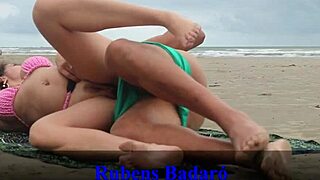 Casal De Namorados Disfarça Dos Banhistas E Fode Na Areia Da Praia Video Completo No Red