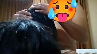 joven de 20 años me propuso infiel, acepté y se vino dentro, luego me meó encima