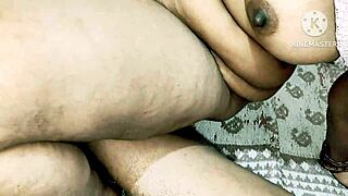 desi moms friend fucking hindi audio