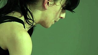 Lezdom Dyke Ties Submissive To Bed