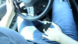 hey, this hairy amateur cunt gets quick fucking and wet orgasm