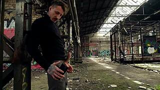 German girls in risky threesome