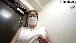 Married woman masturbates wildly in the entrance!