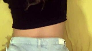 Amateur girl with a big ass fucked without taking off her shorts