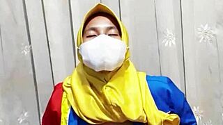 Hijab girl masturbates with dildo before work at indomaret store