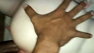 comi a novinha branquinha de quatro meti o pau preto na buceta rosa