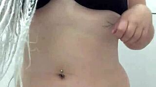 i exibindo no banho with big ass and clit piercing, masturbating in the shower