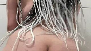 i exibindo no banho with big ass and clit piercing, masturbating in the shower