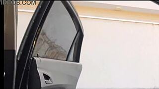 masturbacao arriscada dentro do carro em publico para gostosa