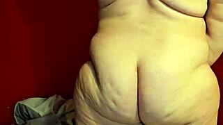 Spread eagle pregnant cougar spreads her ass cheeks 🍑