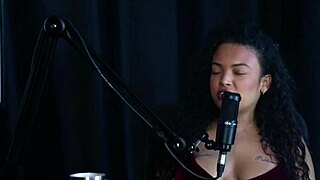 Safada Demonstrates Her Blowjob After Long-Term Investment Talk