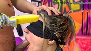 Meu melhor amigo da minha escola quis fazer essa brincadeira dos sabores fui enganada com ele colocando o pau dele na minha boca ele deixou minha boca toda melada de porra gelada