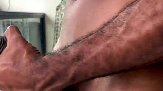 went down for ifood, neighbor calls me to fuck! preview