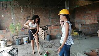 O a mi empleada para que me lama mi coño viejo 😏