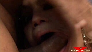 loira tesuda e gostosa faz chupeta molhada e fode gostoso dando o cuzão pro boy da balada - lucas crazy