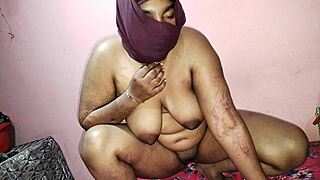 Bhabhi cuts hair to suck dick