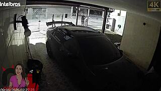 Convidei um negão para vir em casa na ausência do corno fiquei no celular com o boi enquanto tinha minha buceta e meu cu fodidos fiquei com a cara melada de porra