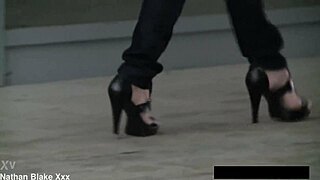 Aliz, Fist Those Tight Holes for Us to Watch!