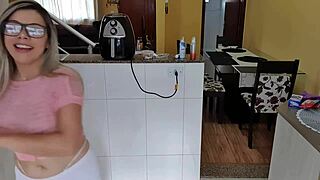 gostosa safada with natural tits