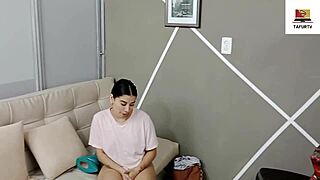 Aprovecho Que Estoy Sola En Casa Para Masturbarme Pero Mi Padrastro Llega Y Termina Dandome Verga Por Cachonda- Historia Completa