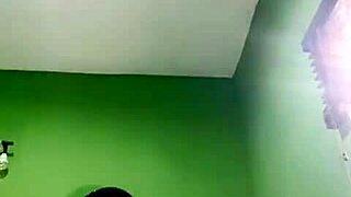 Young Amateur Explores Her Body For The First Time