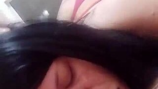 Le chupo la polla a mi hermanastro y me termina en la boca