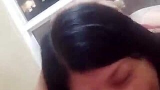 Le chupo la polla a mi hermanastro y me termina en la boca