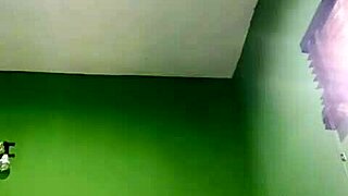 Young Amateur Explores Her Body For The First Time