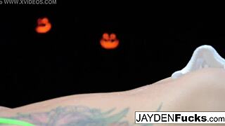 i plays with her tight wet pussay