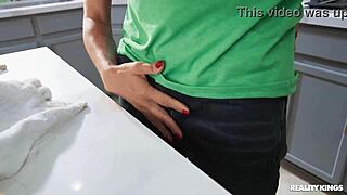 serving hot pie to the neighbor in reality kings